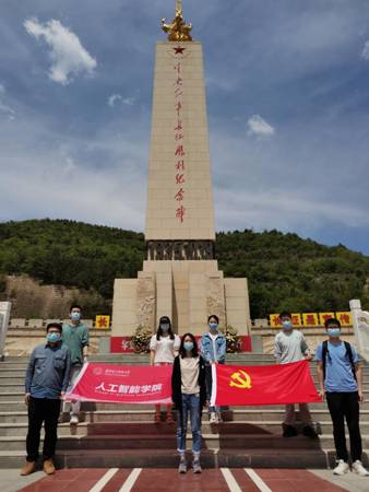 AWC万象城娱乐党支部在吴起中央红军长征胜利纪念碑前合影